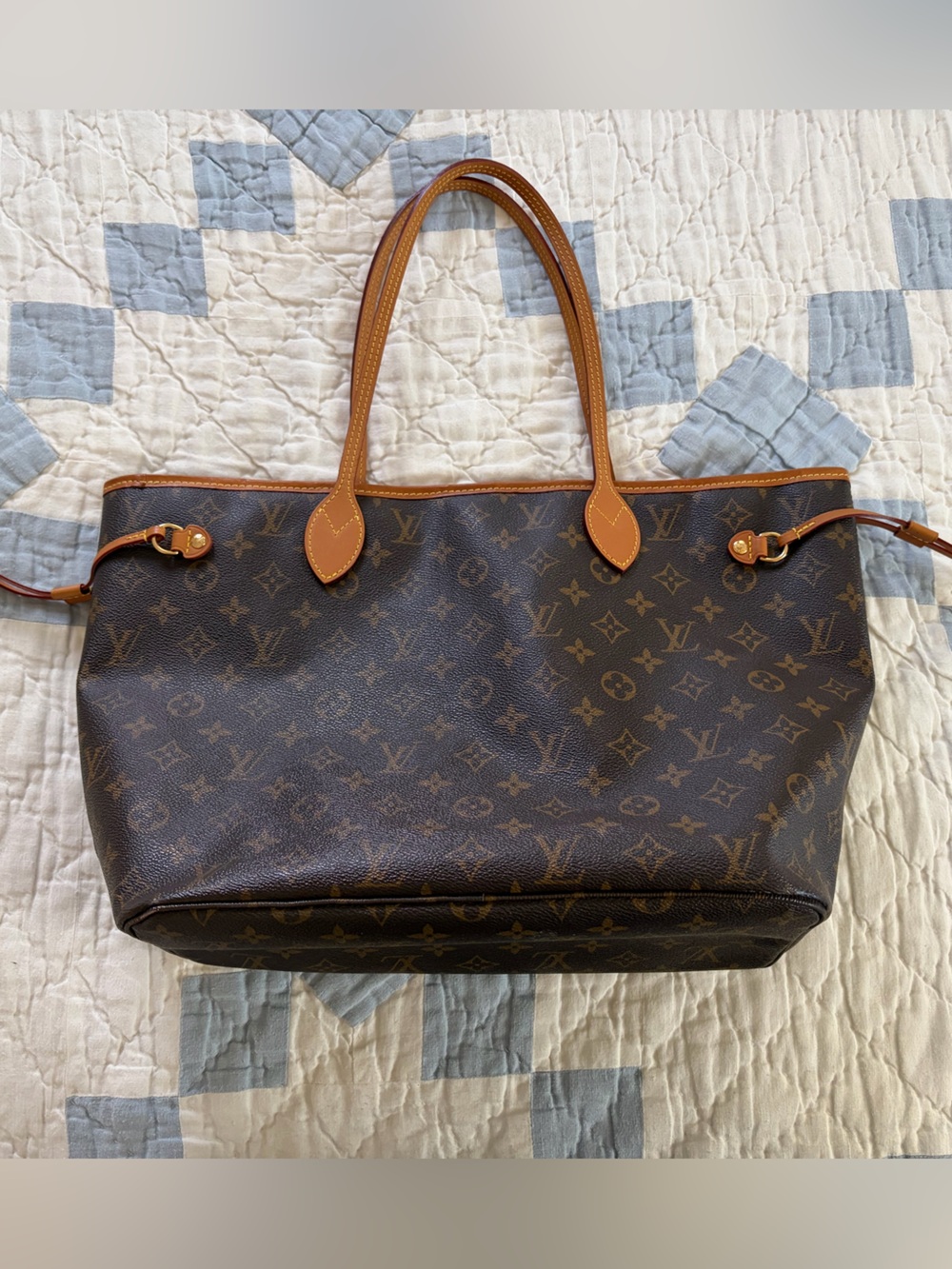 Louis Vuitton Monogram Neverfull Tote, MM - Picture 3 of 16